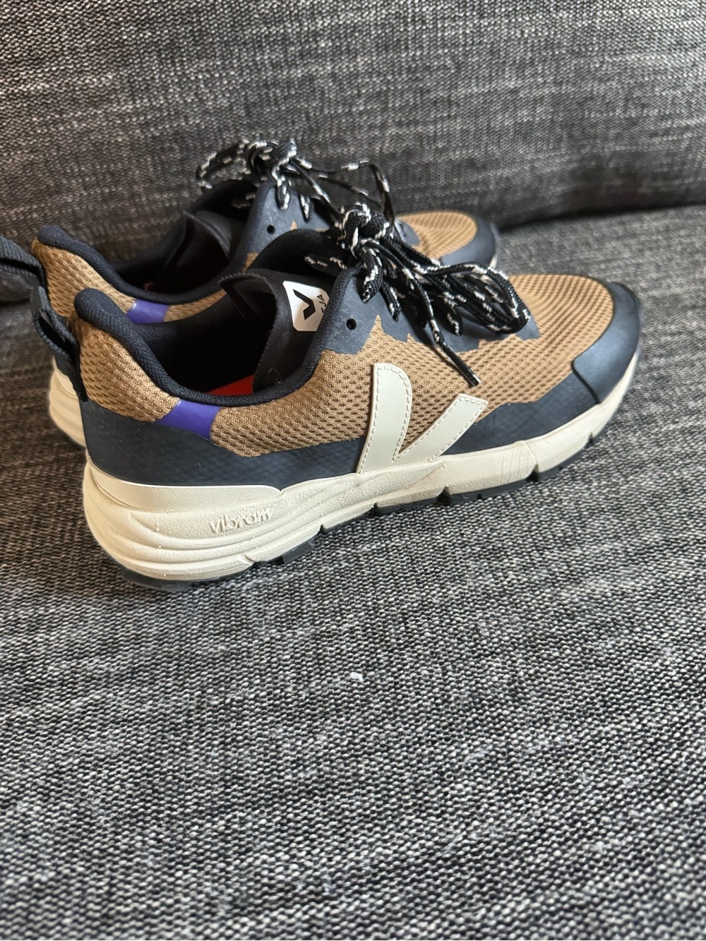 VEJA Dekkan Alveomesh Sneaker - Picture 5 of 8